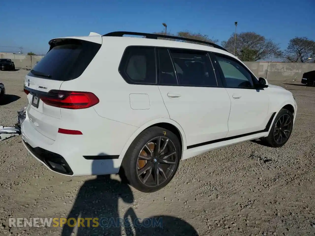 3 Photograph of a damaged car 5UXCW2C04M9G15348 BMW X7 2021