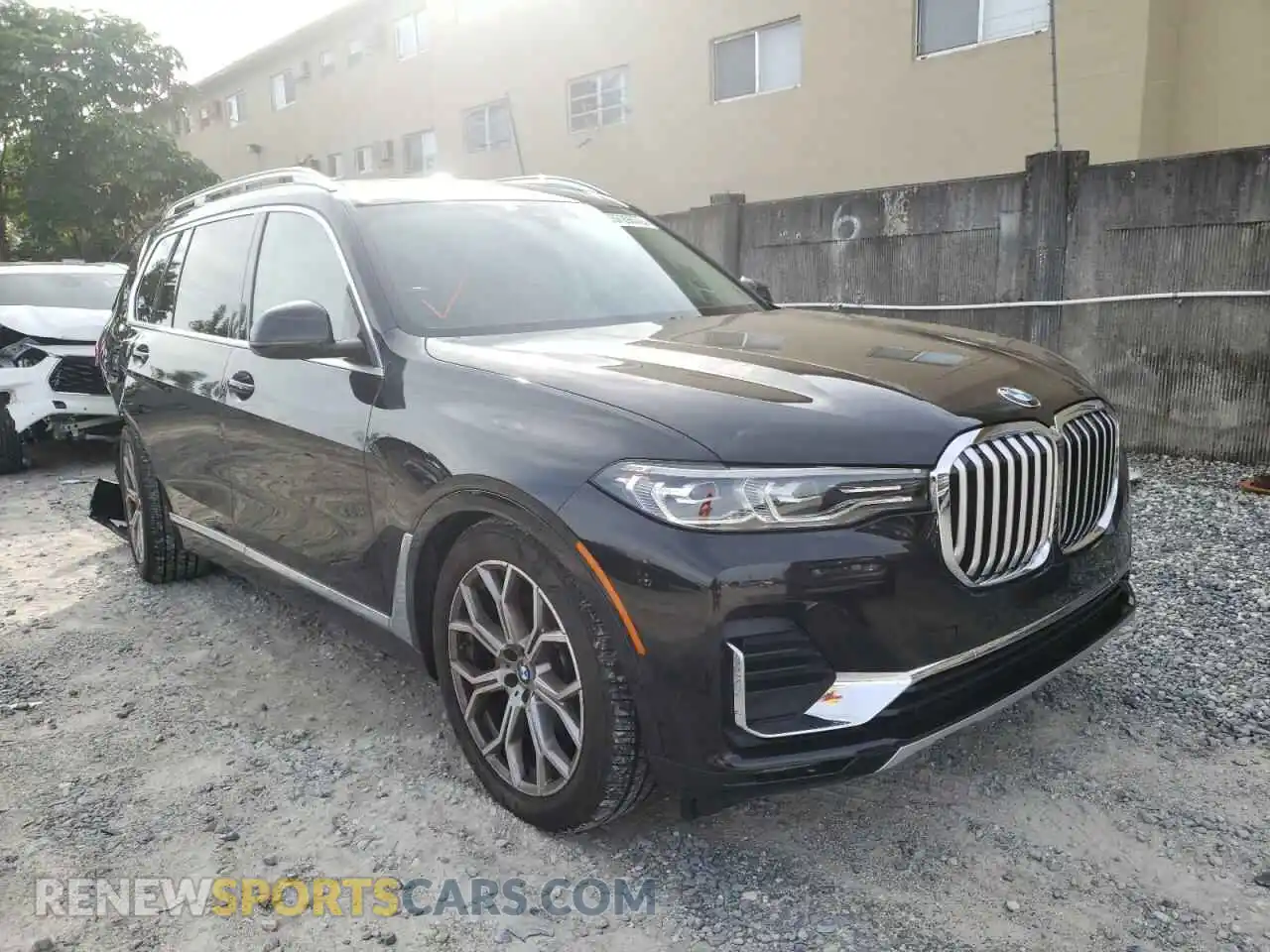 1 Photograph of a damaged car 5UXCW2C04M9H49387 BMW X7 2021