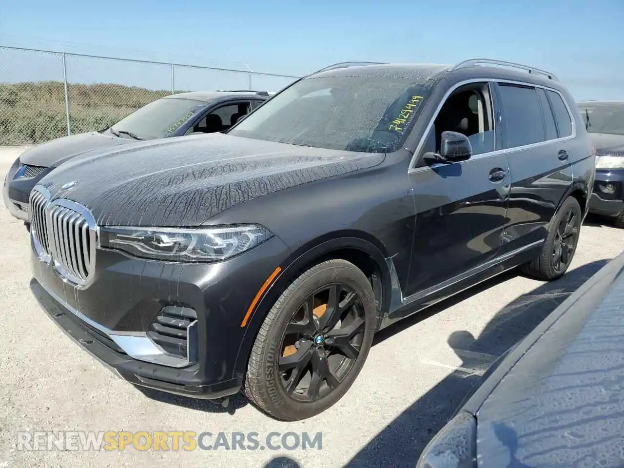 1 Photograph of a damaged car 5UXCW2C05M9E23744 BMW X7 2021