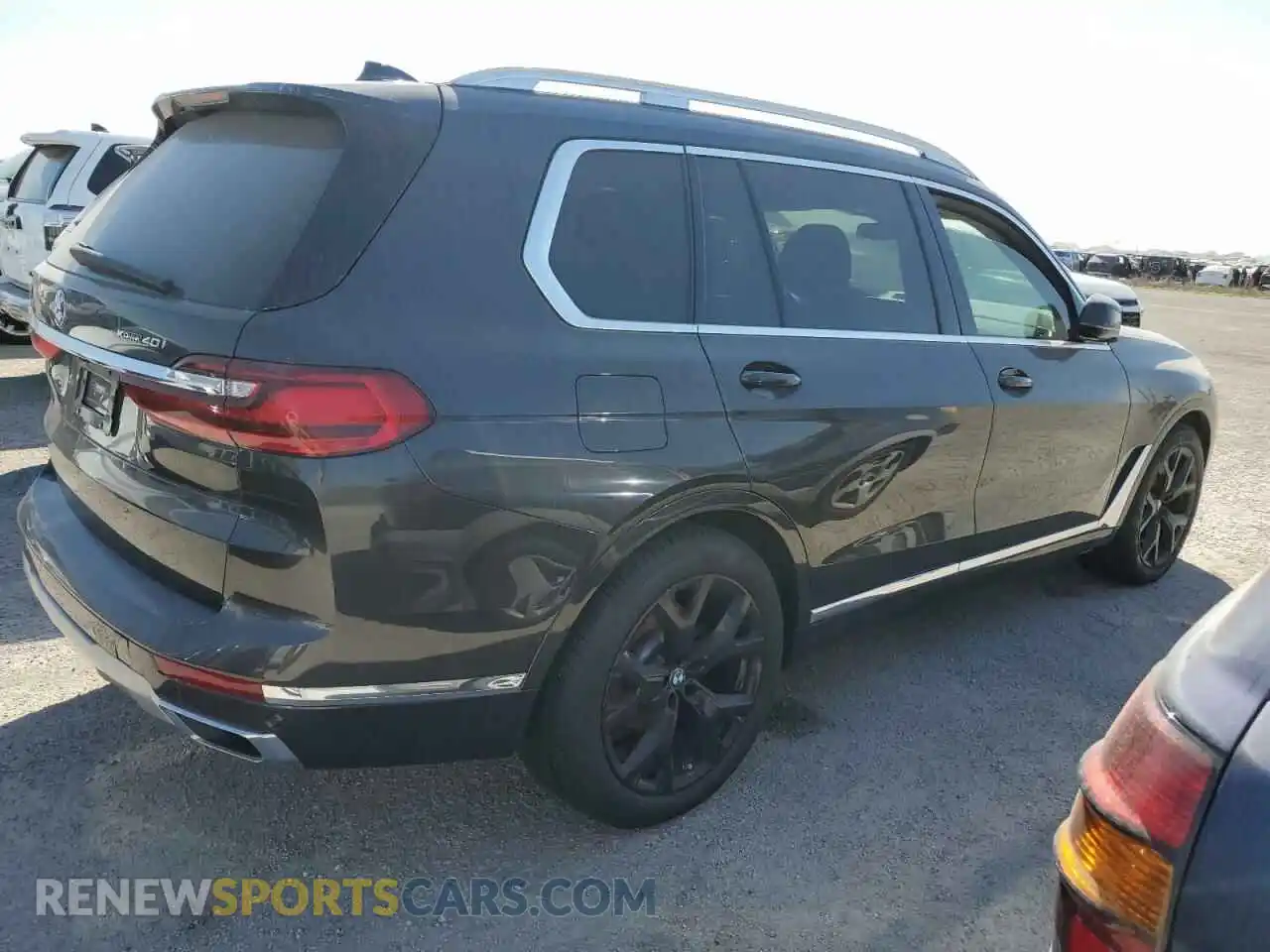 3 Photograph of a damaged car 5UXCW2C05M9E23744 BMW X7 2021