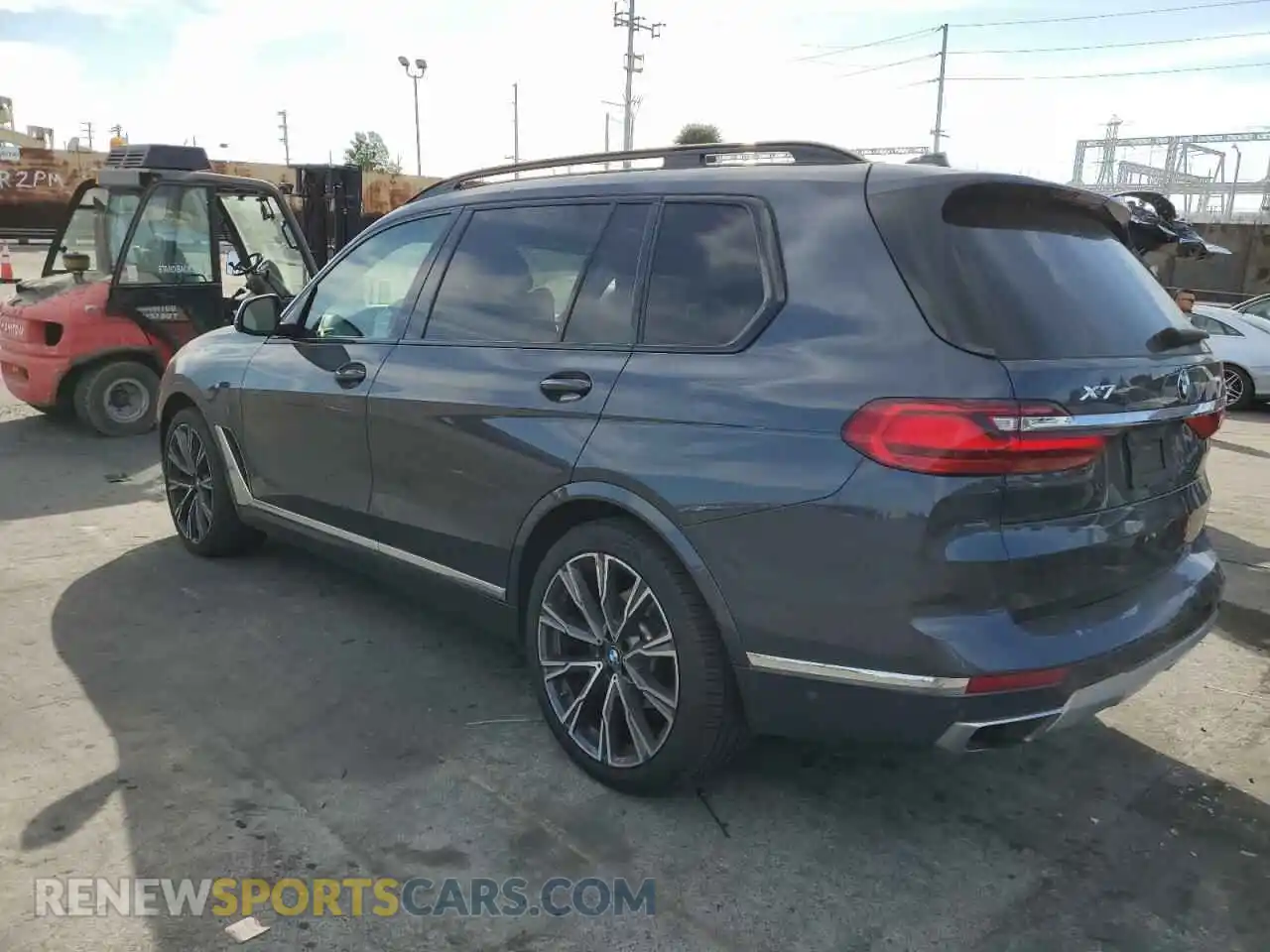 2 Photograph of a damaged car 5UXCW2C05M9F03531 BMW X7 2021