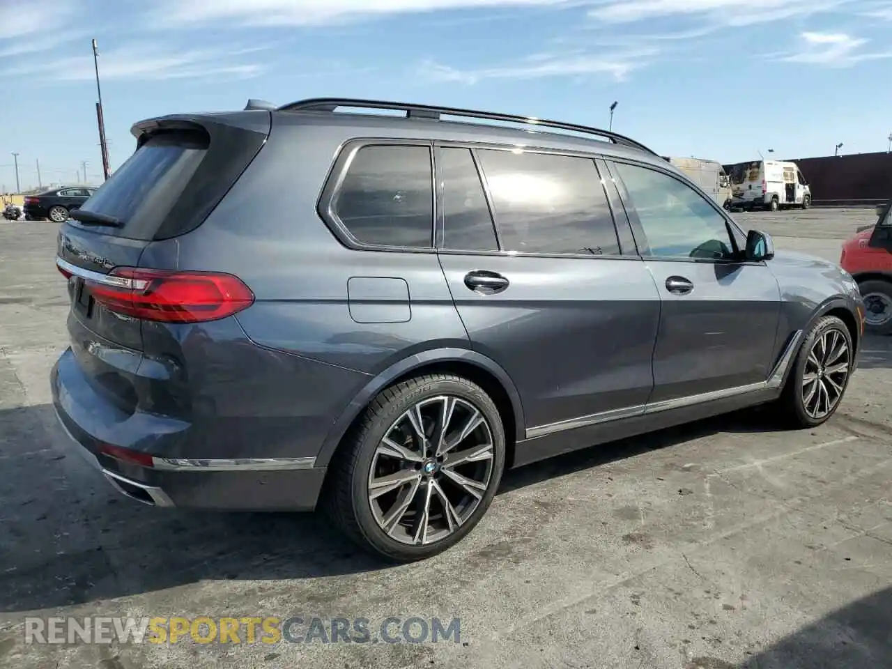 3 Photograph of a damaged car 5UXCW2C05M9F03531 BMW X7 2021