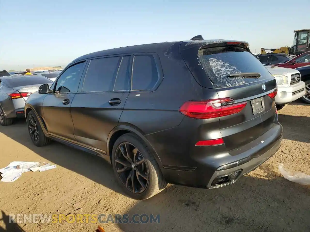 2 Photograph of a damaged car 5UXCW2C05M9F10320 BMW X7 2021