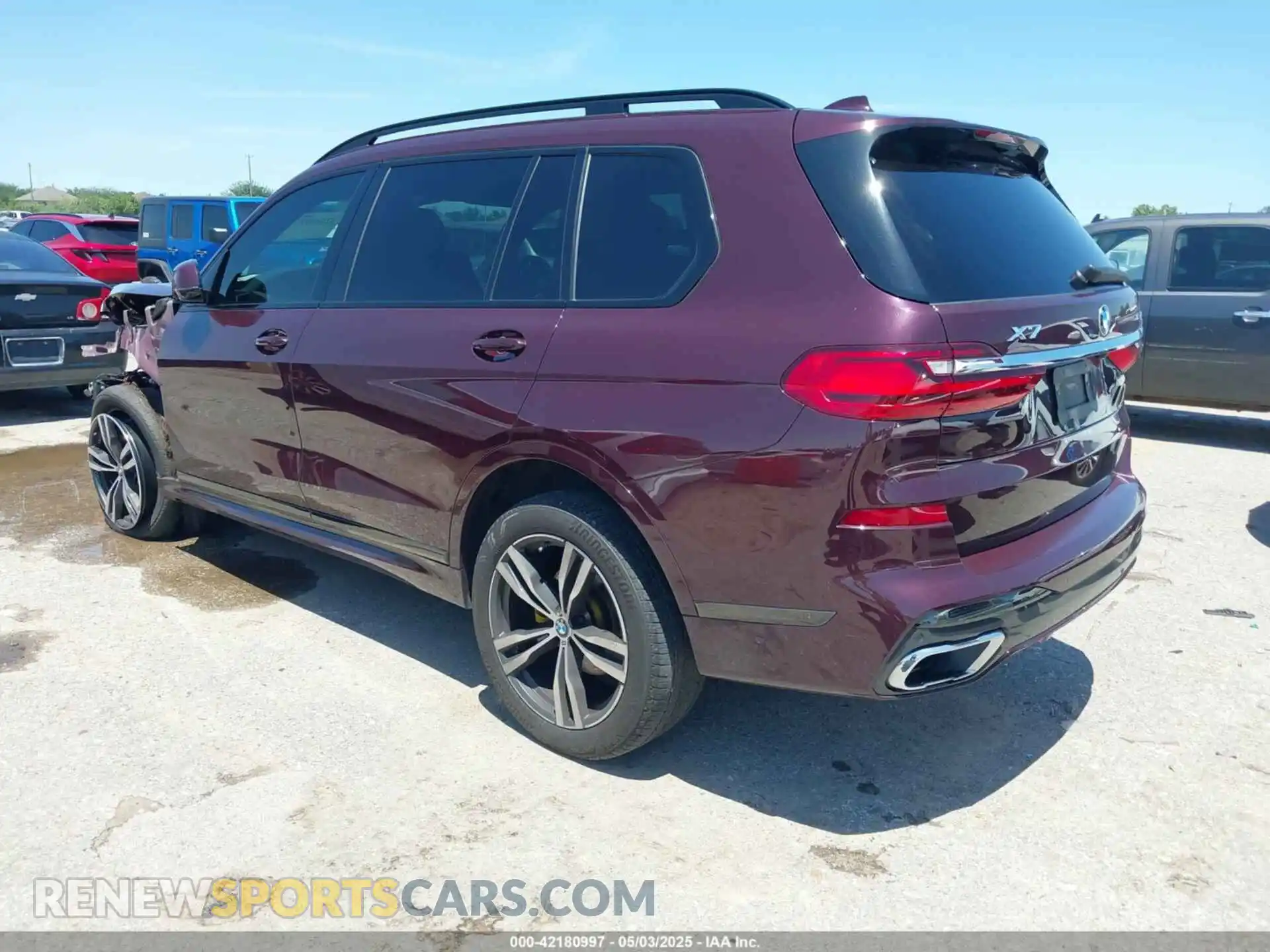 3 Photograph of a damaged car 5UXCW2C05M9F41986 BMW X7 2021