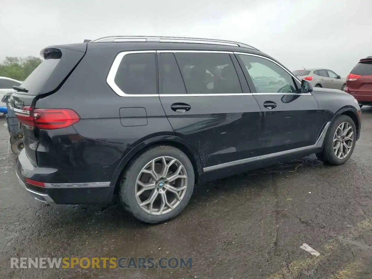 3 Photograph of a damaged car 5UXCW2C05M9G92861 BMW X7 2021