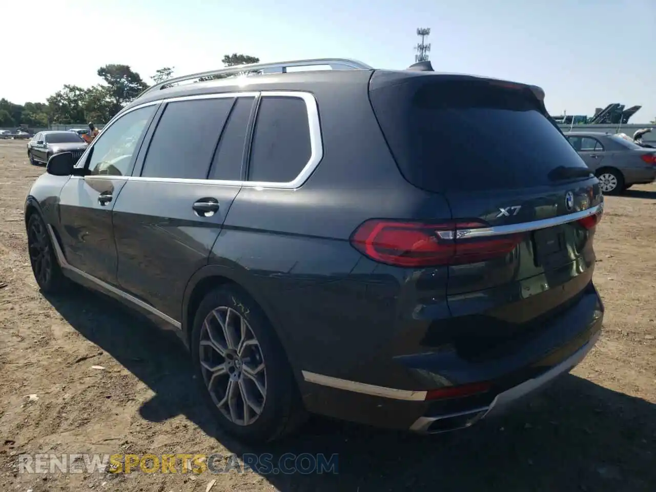 3 Photograph of a damaged car 5UXCW2C05M9H11330 BMW X7 2021