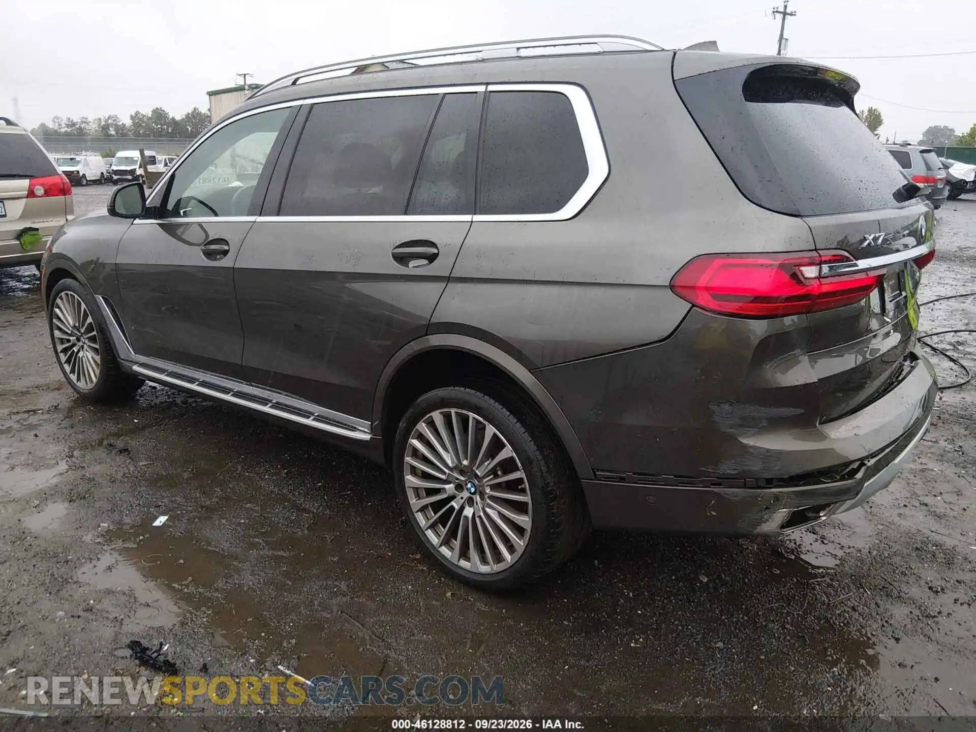 3 Photograph of a damaged car 5UXCW2C05M9H21078 BMW X7 2021