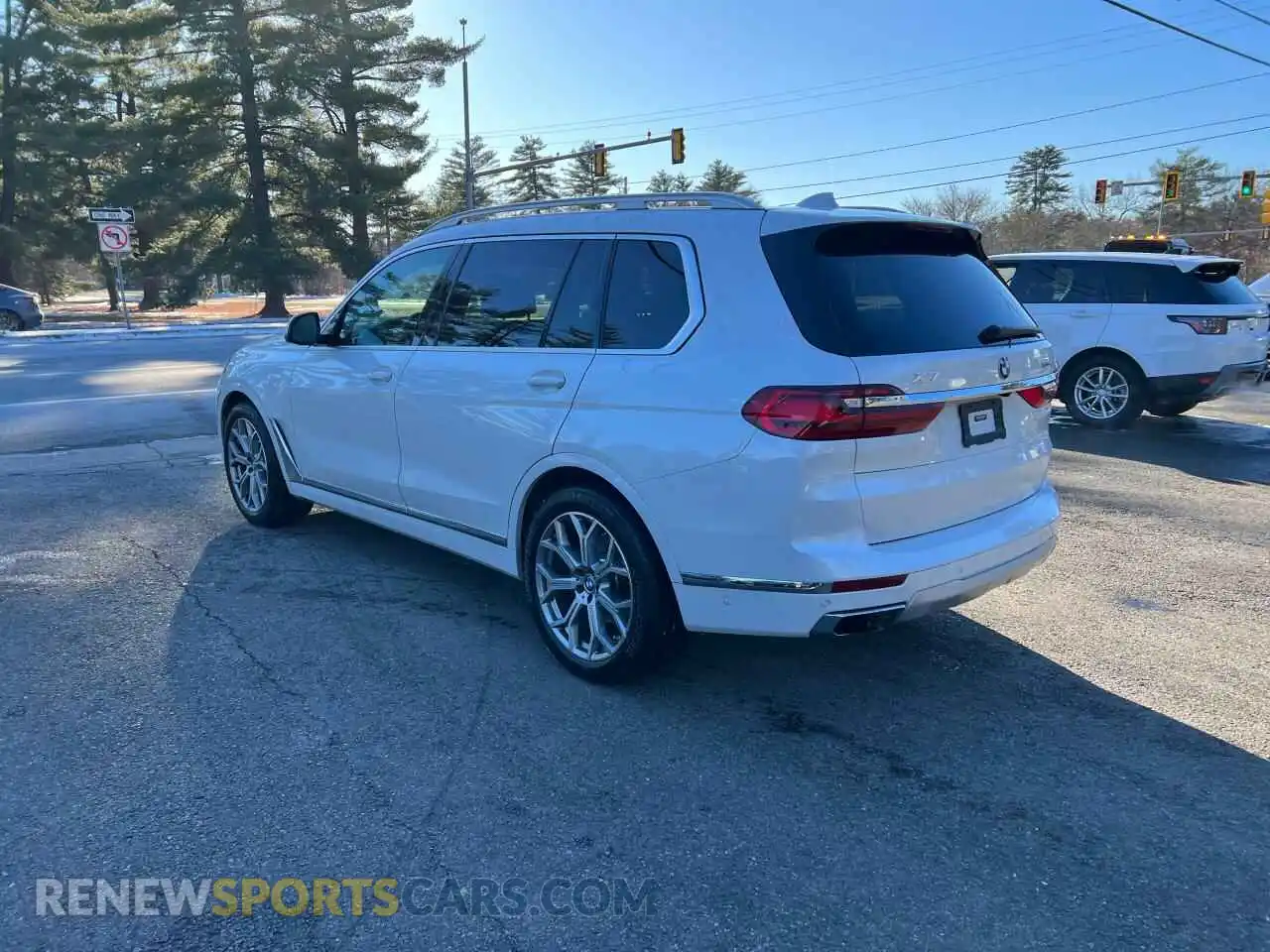 3 Photograph of a damaged car 5UXCW2C06M9E26927 BMW X7 2021