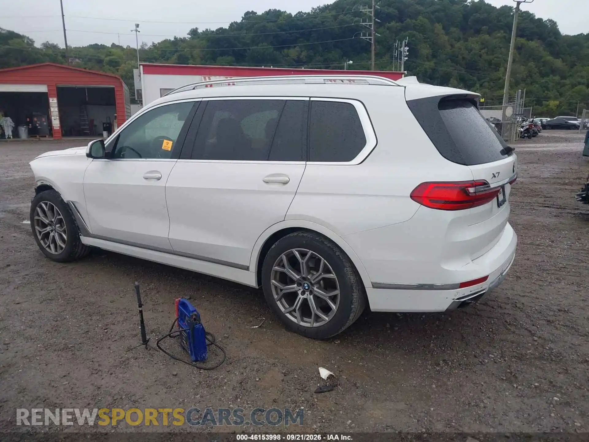 3 Photograph of a damaged car 5UXCW2C06M9E41007 BMW X7 2021