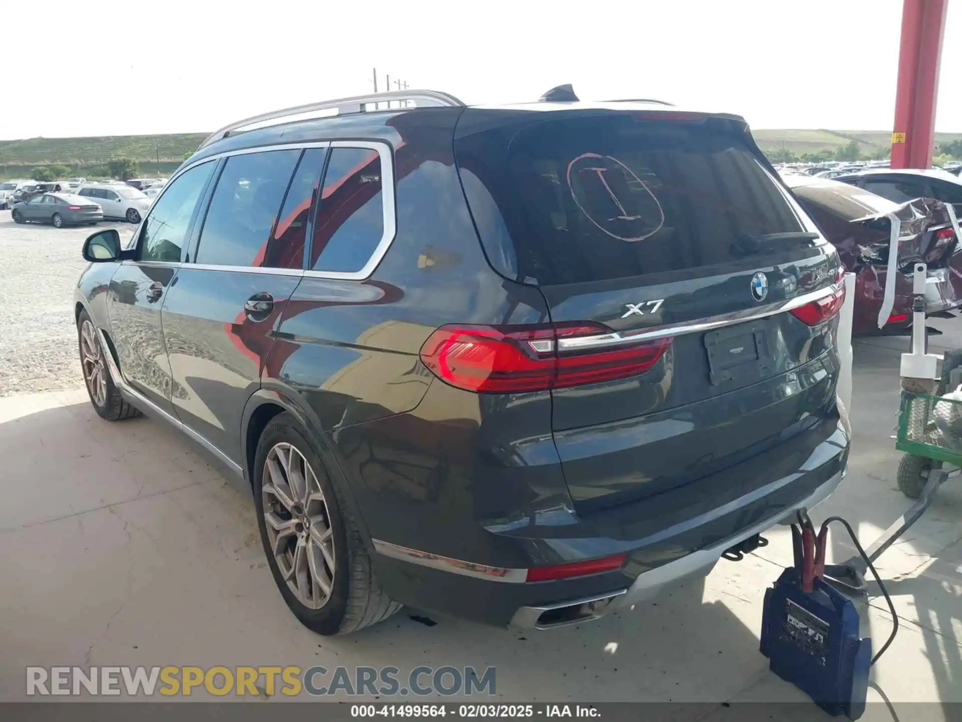 3 Photograph of a damaged car 5UXCW2C06M9F88394 BMW X7 2021