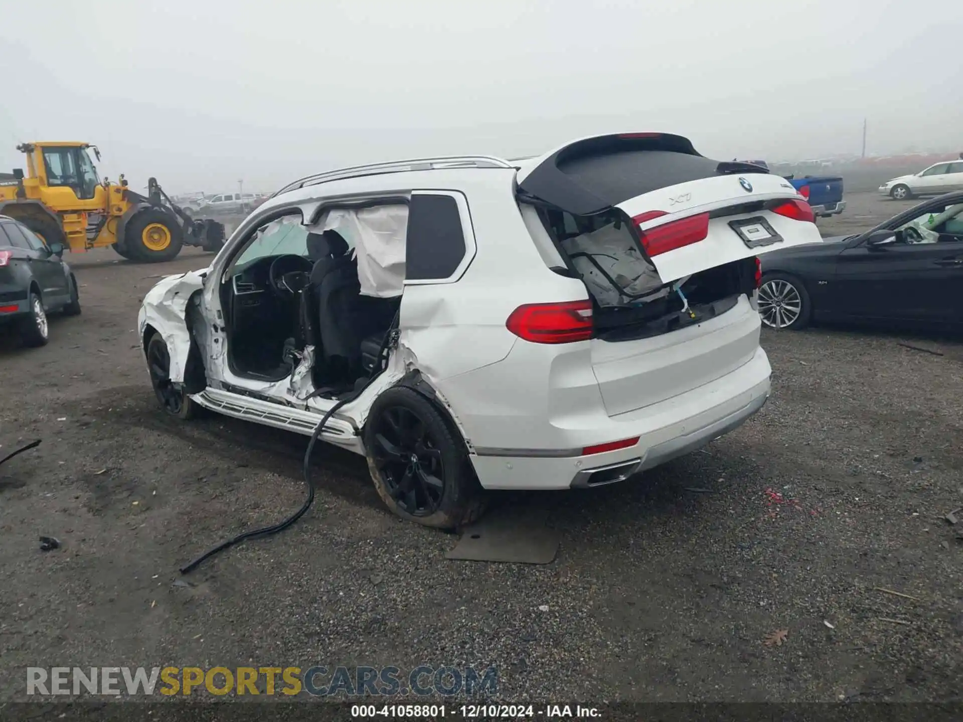 3 Photograph of a damaged car 5UXCW2C06M9G52157 BMW X7 2021