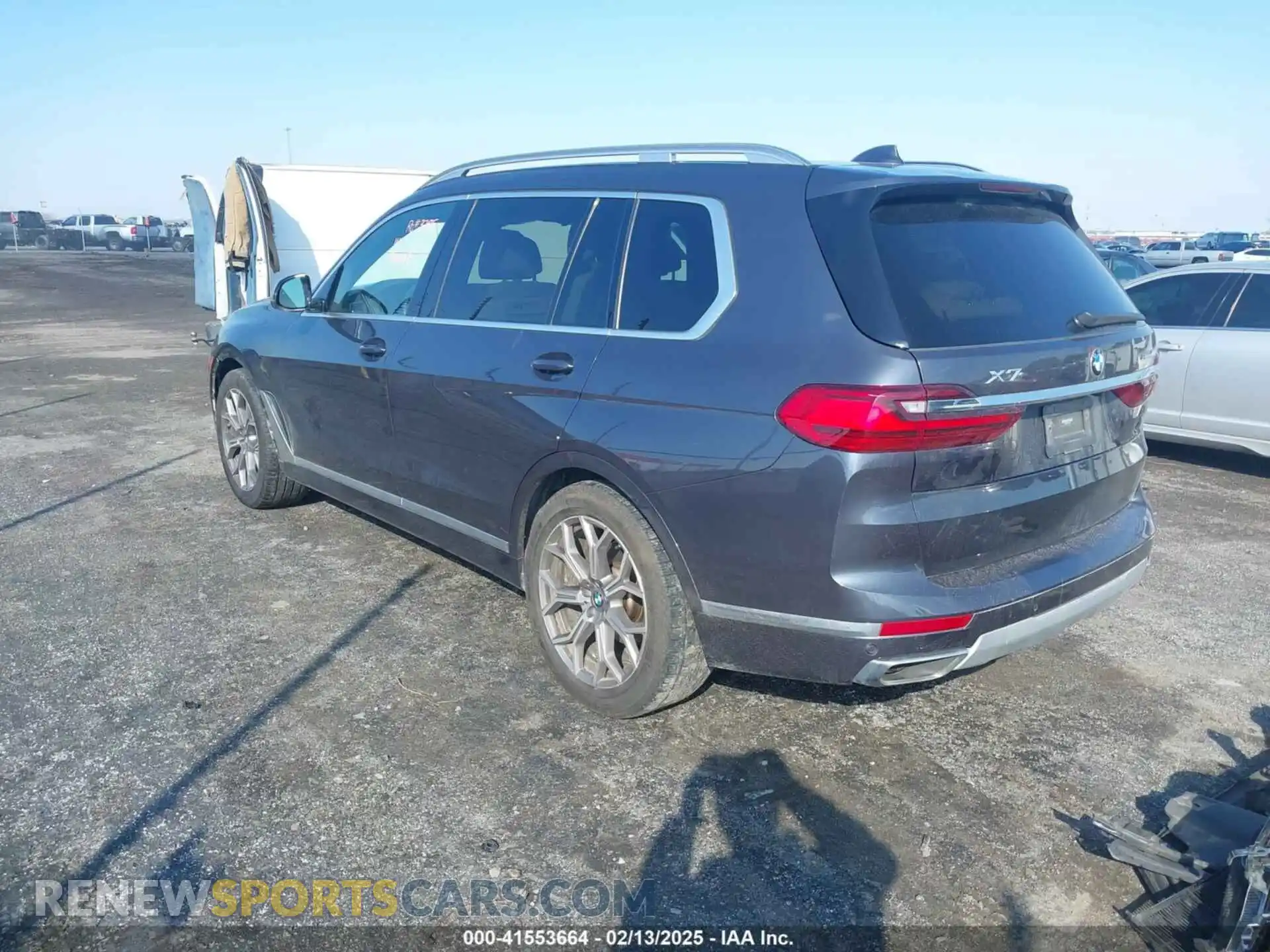 3 Photograph of a damaged car 5UXCW2C06M9H03043 BMW X7 2021