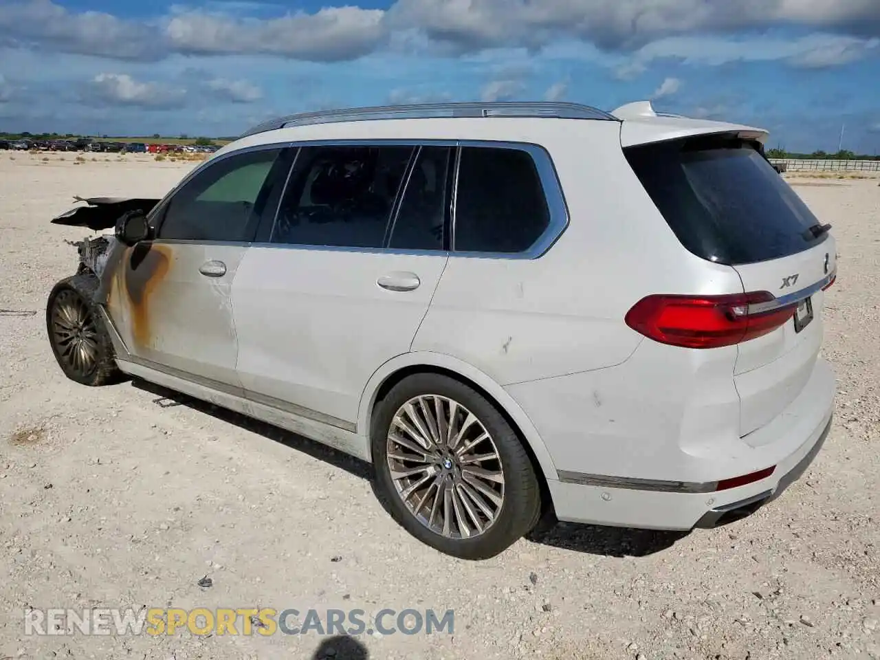 2 Photograph of a damaged car 5UXCW2C07M9E96954 BMW X7 2021
