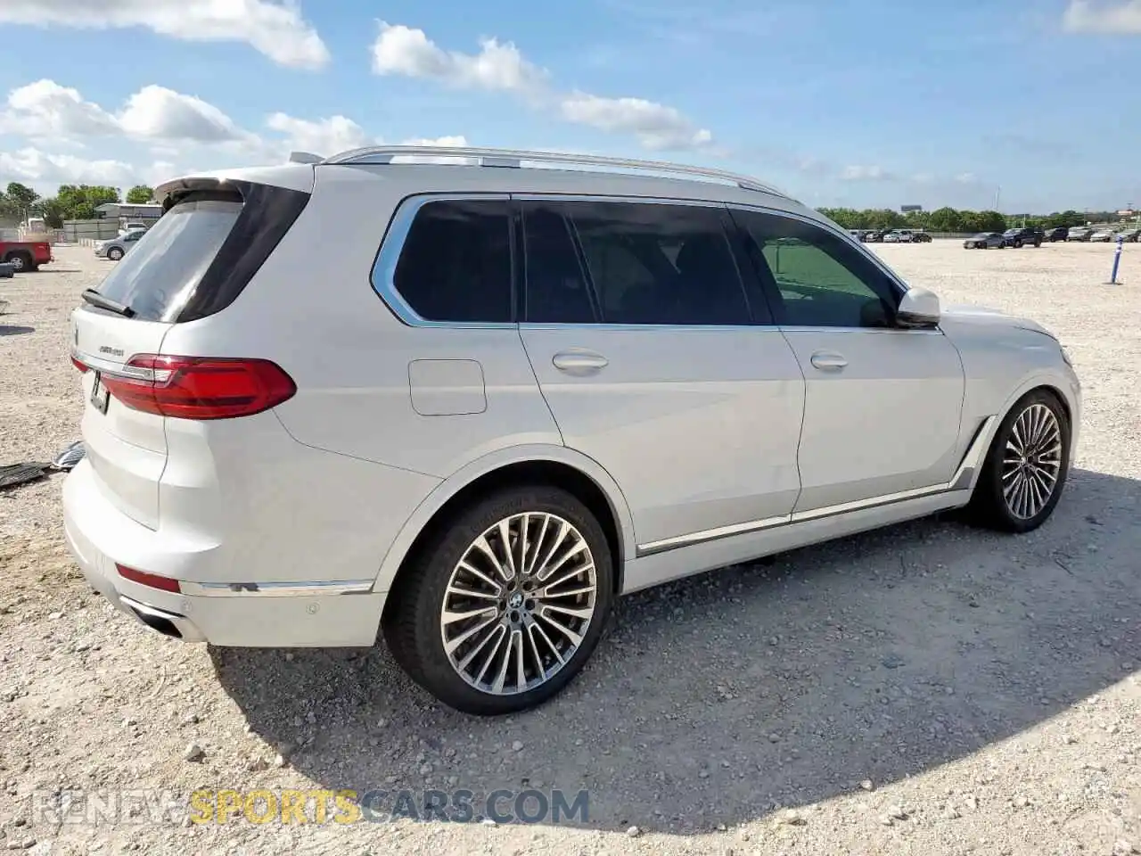 3 Photograph of a damaged car 5UXCW2C07M9E96954 BMW X7 2021