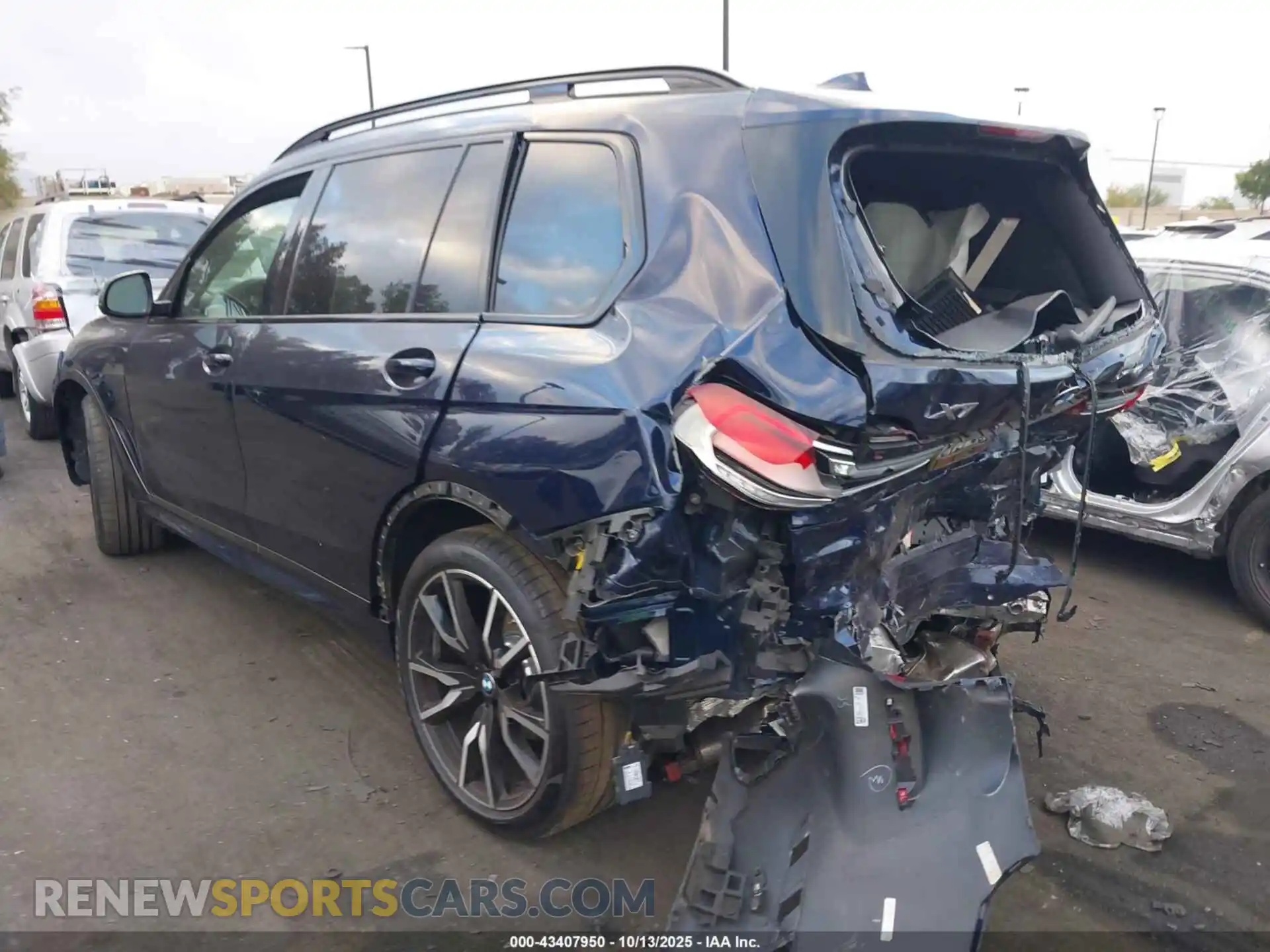 3 Photograph of a damaged car 5UXCW2C07M9G41278 BMW X7 2021