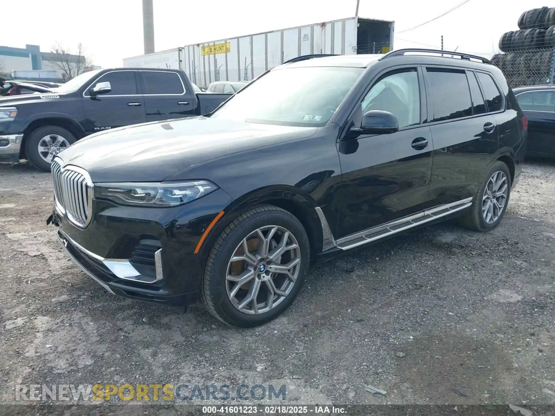 2 Photograph of a damaged car 5UXCW2C08M9E57046 BMW X7 2021