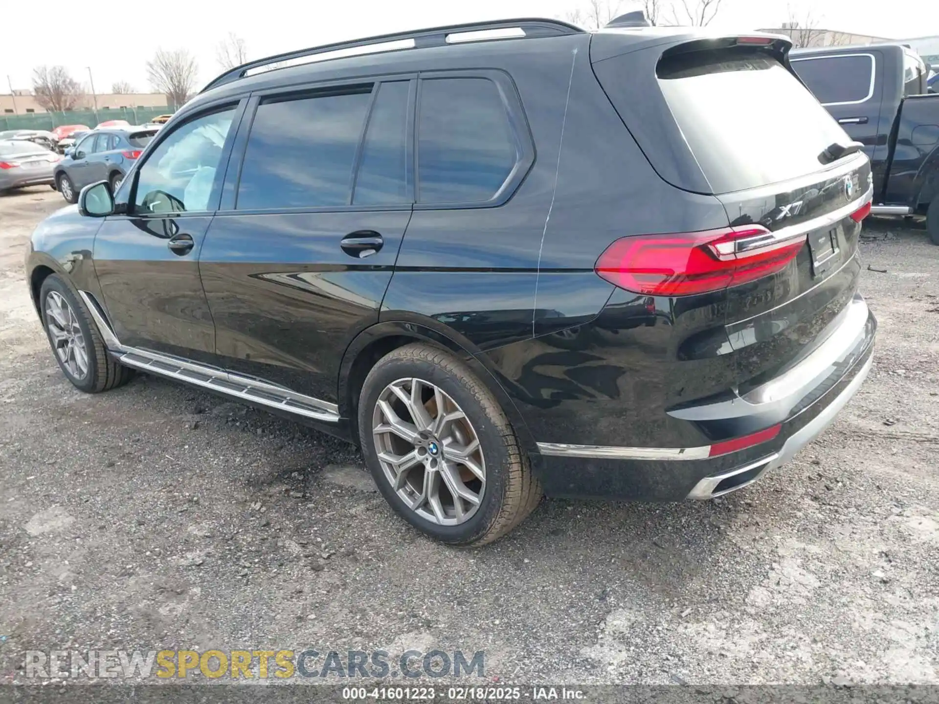 3 Photograph of a damaged car 5UXCW2C08M9E57046 BMW X7 2021