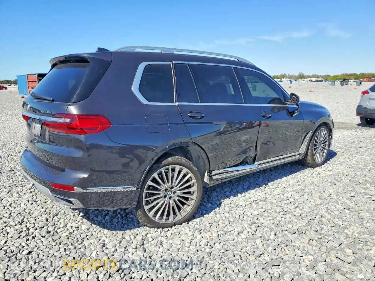 3 Photograph of a damaged car 5UXCW2C08M9E65079 BMW X7 2021
