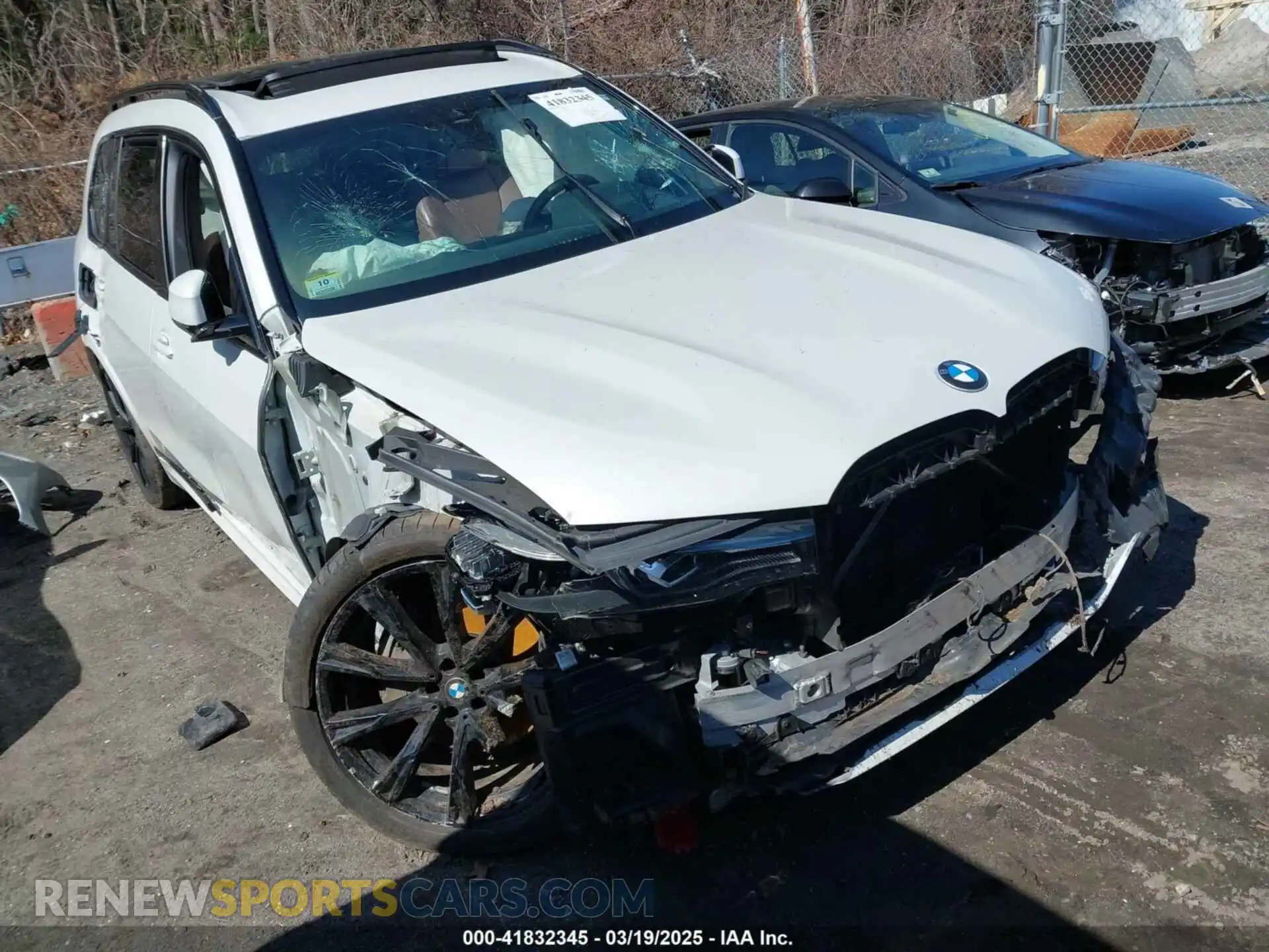 1 Photograph of a damaged car 5UXCW2C09M9E24556 BMW X7 2021