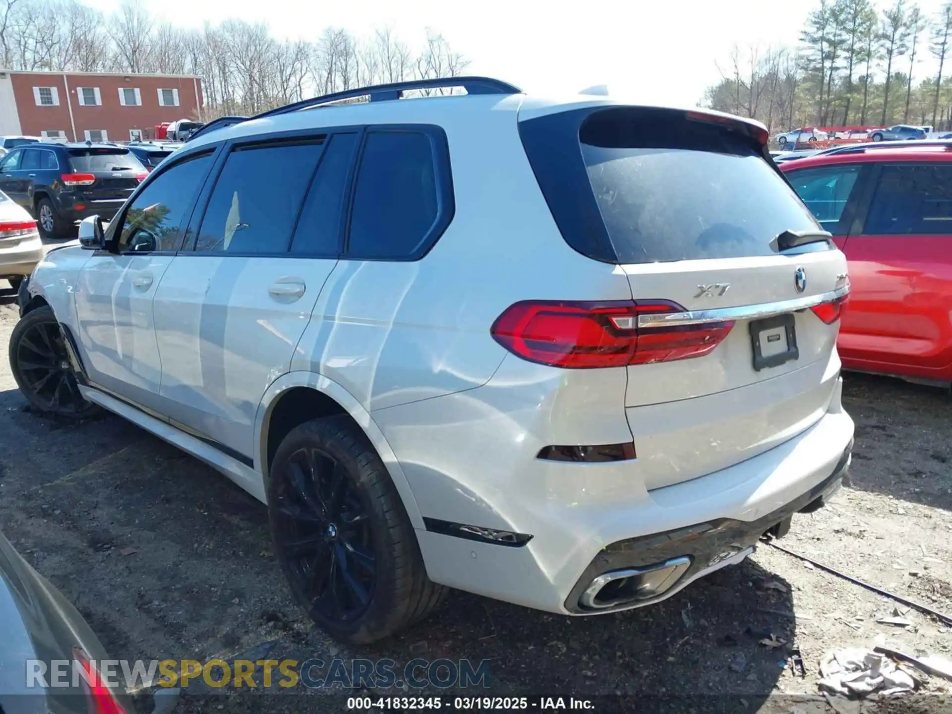 3 Photograph of a damaged car 5UXCW2C09M9E24556 BMW X7 2021