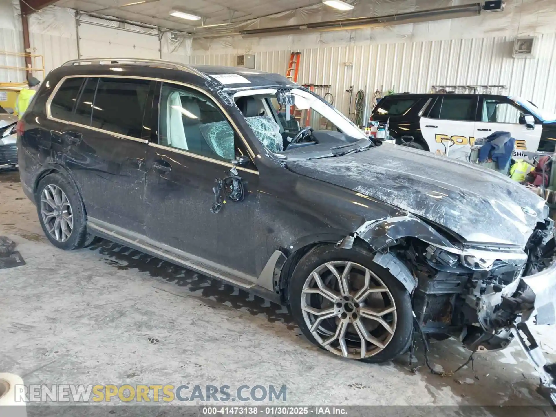 1 Photograph of a damaged car 5UXCW2C09M9E94039 BMW X7 2021