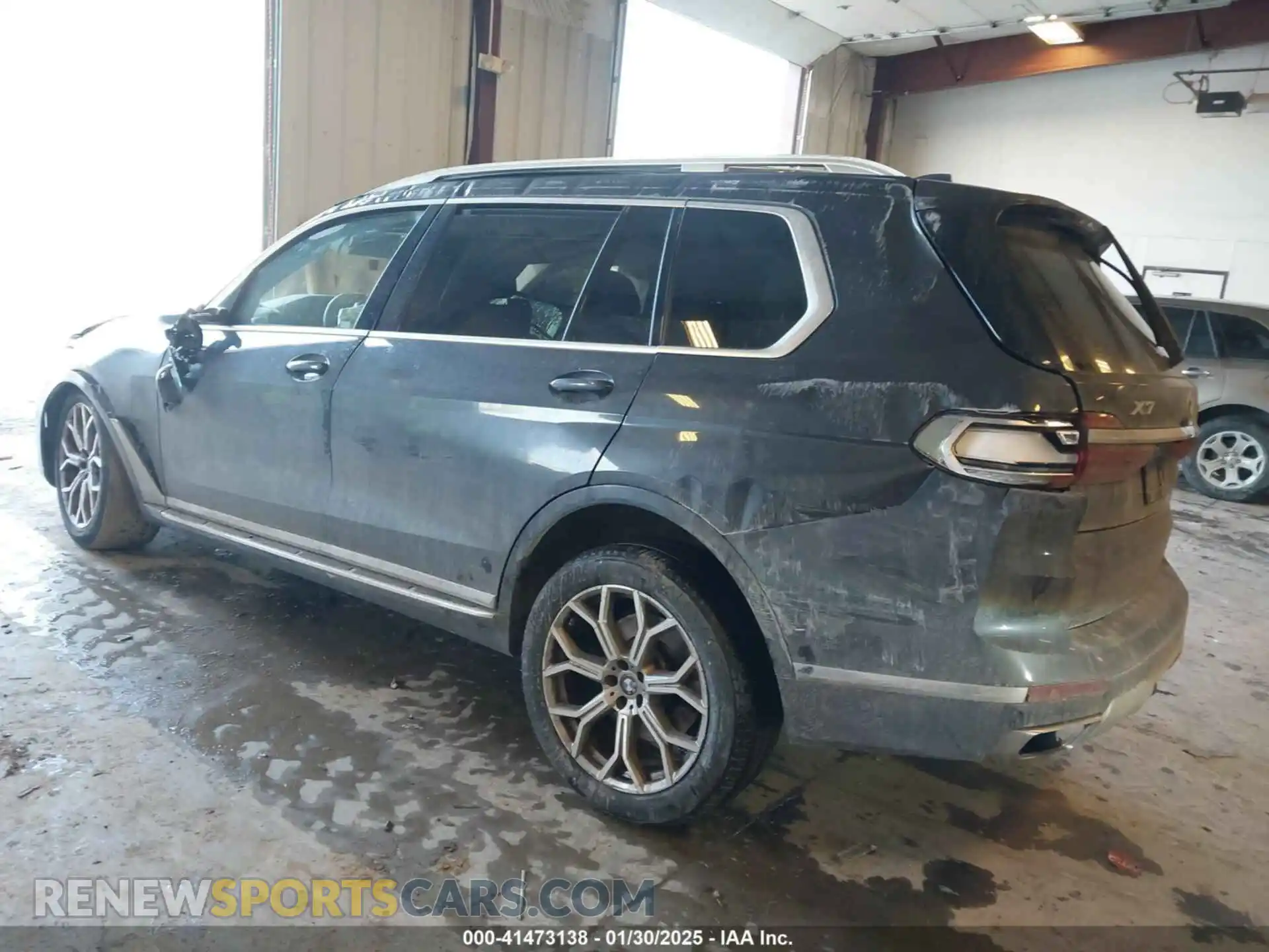 3 Photograph of a damaged car 5UXCW2C09M9E94039 BMW X7 2021