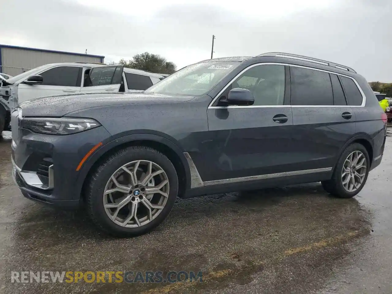 1 Photograph of a damaged car 5UXCW2C09M9G89820 BMW X7 2021