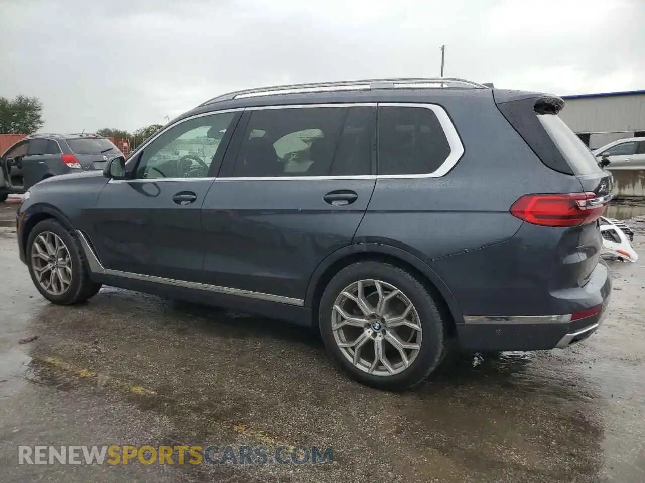 2 Photograph of a damaged car 5UXCW2C09M9G89820 BMW X7 2021