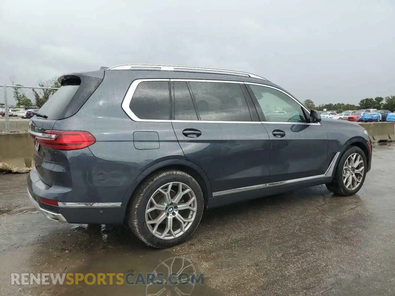 3 Photograph of a damaged car 5UXCW2C09M9G89820 BMW X7 2021