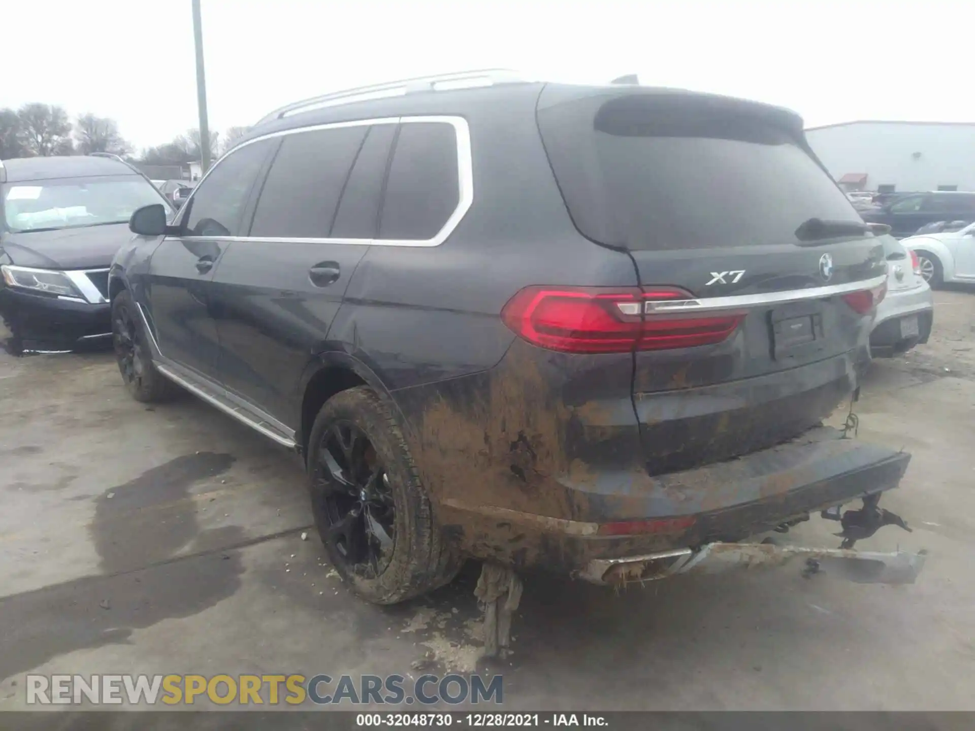 3 Photograph of a damaged car 5UXCW2C0XM9E40071 BMW X7 2021
