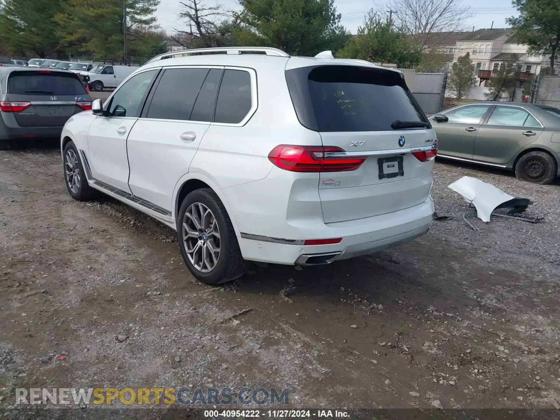 3 Photograph of a damaged car 5UXCW2C0XM9G52632 BMW X7 2021