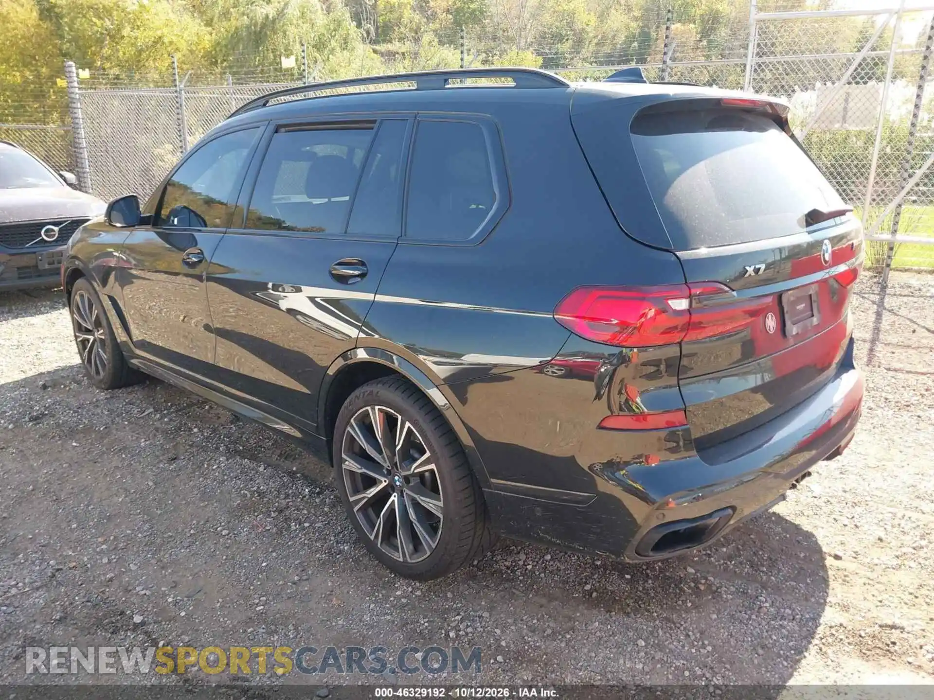 3 Photograph of a damaged car 5UXCX6C00M9E17290 BMW X7 2021