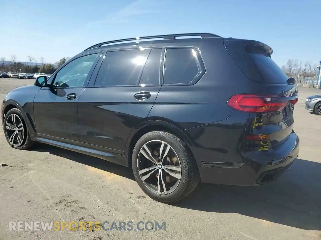 2 Photograph of a damaged car 5UXCX6C02M9E73795 BMW X7 2021