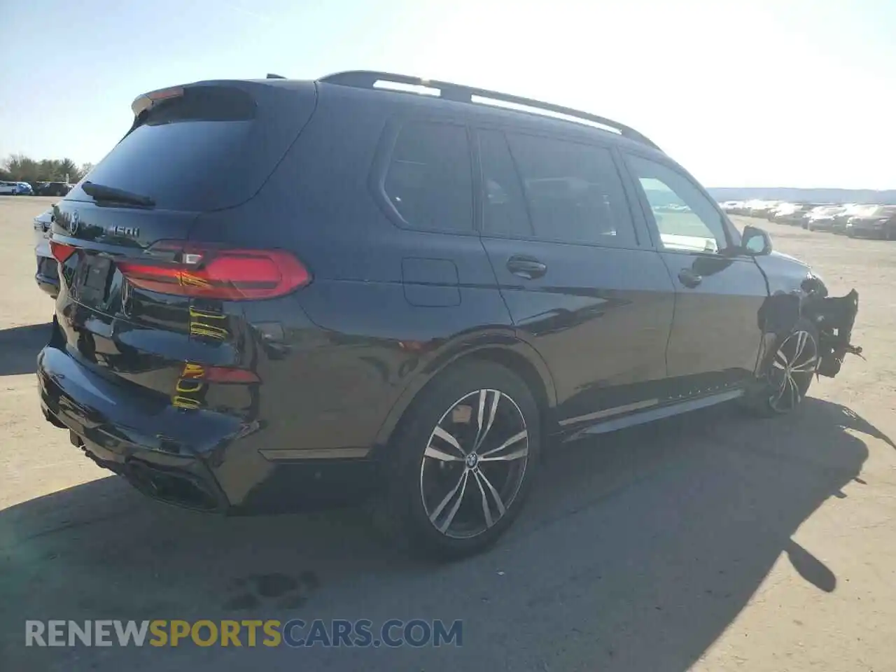 3 Photograph of a damaged car 5UXCX6C02M9E73795 BMW X7 2021