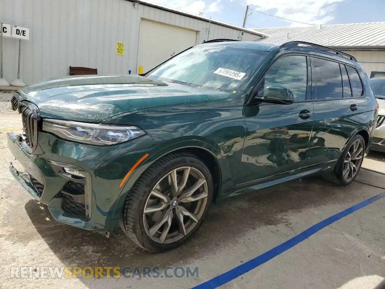 1 Photograph of a damaged car 5UXCX6C04M9G05701 BMW X7 2021