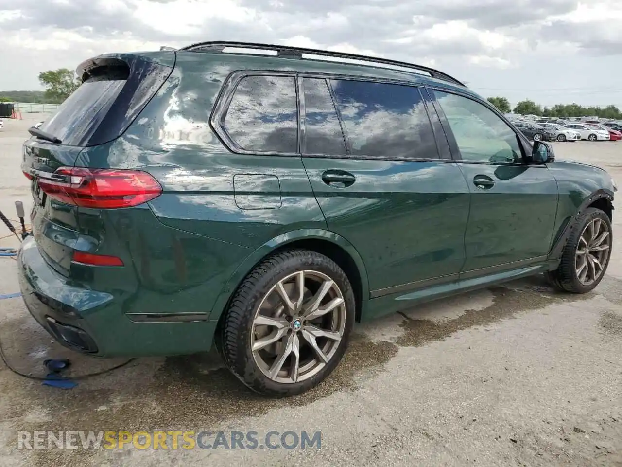 3 Photograph of a damaged car 5UXCX6C04M9G05701 BMW X7 2021