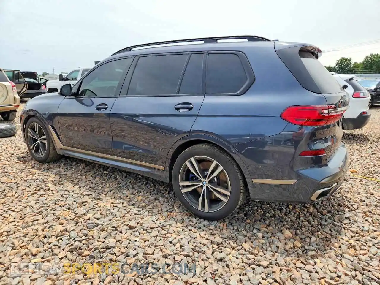2 Photograph of a damaged car 5UXCX6C07M9E34894 BMW X7 2021