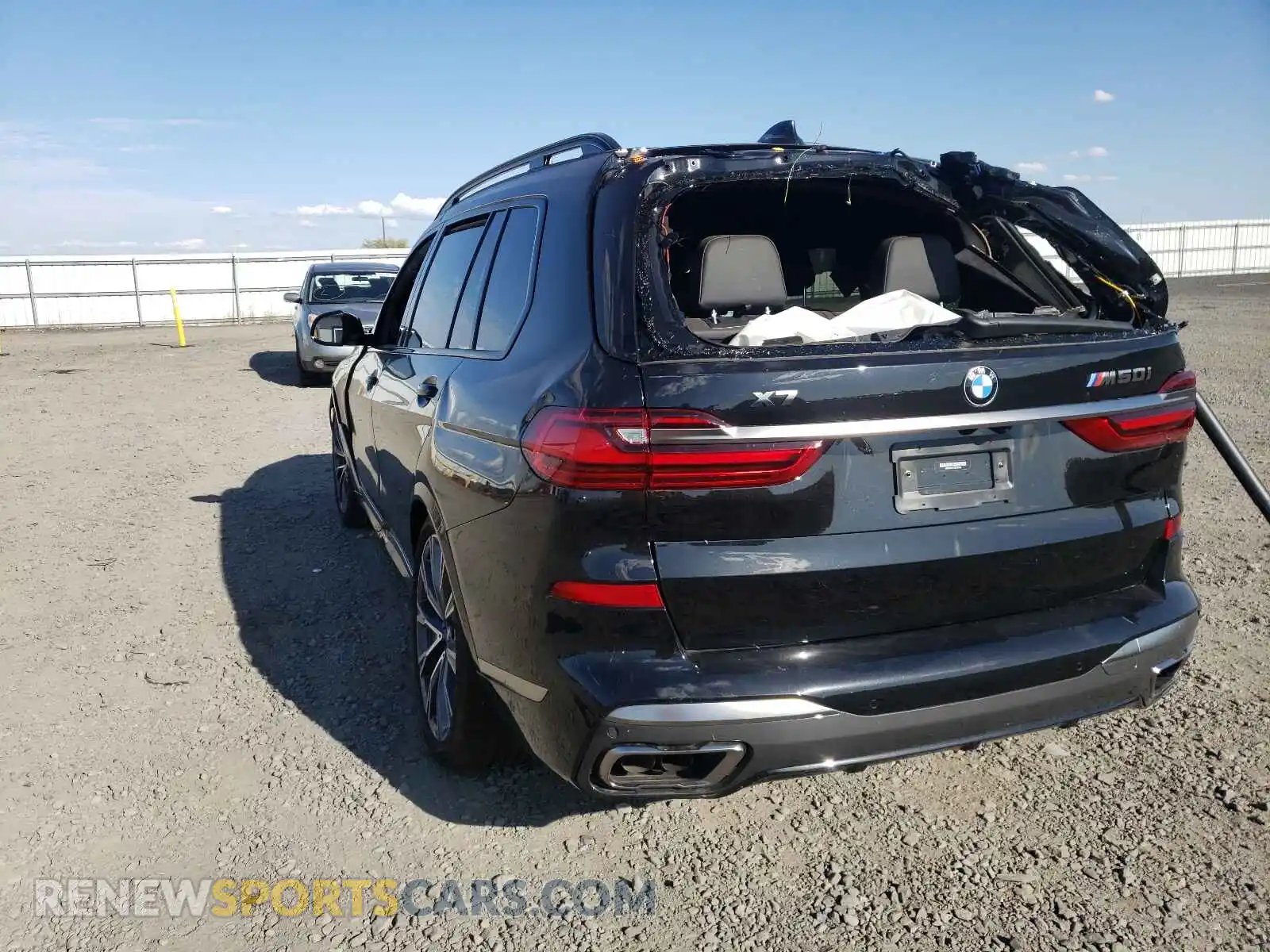 3 Photograph of a damaged car 5UXCX6C07M9G06969 BMW X7 2021