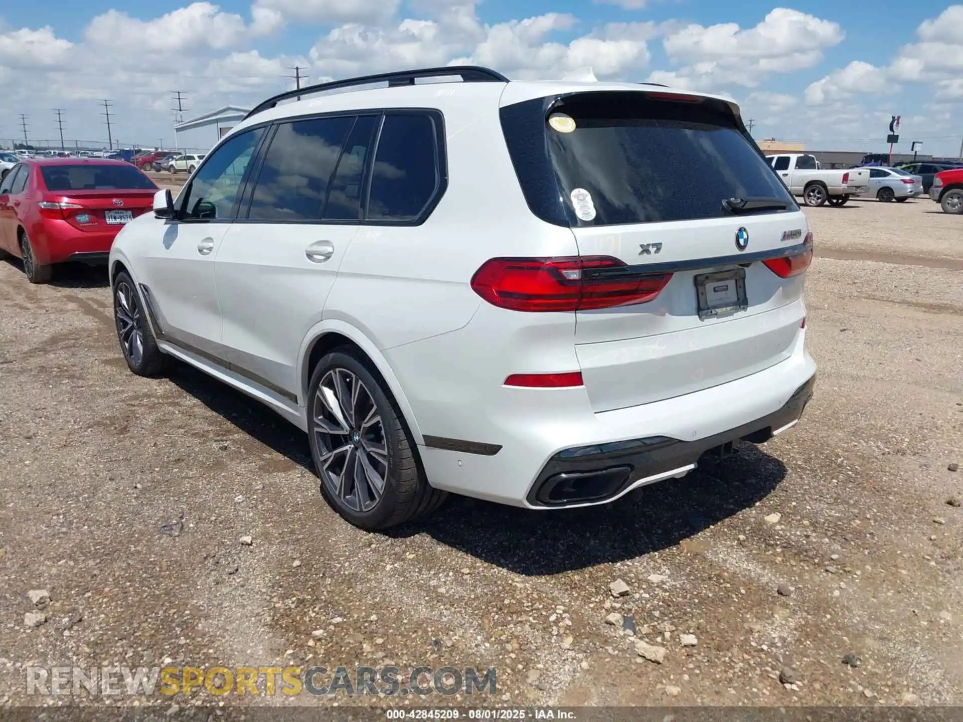3 Photograph of a damaged car 5UXCX6C08M9F23597 BMW X7 2021