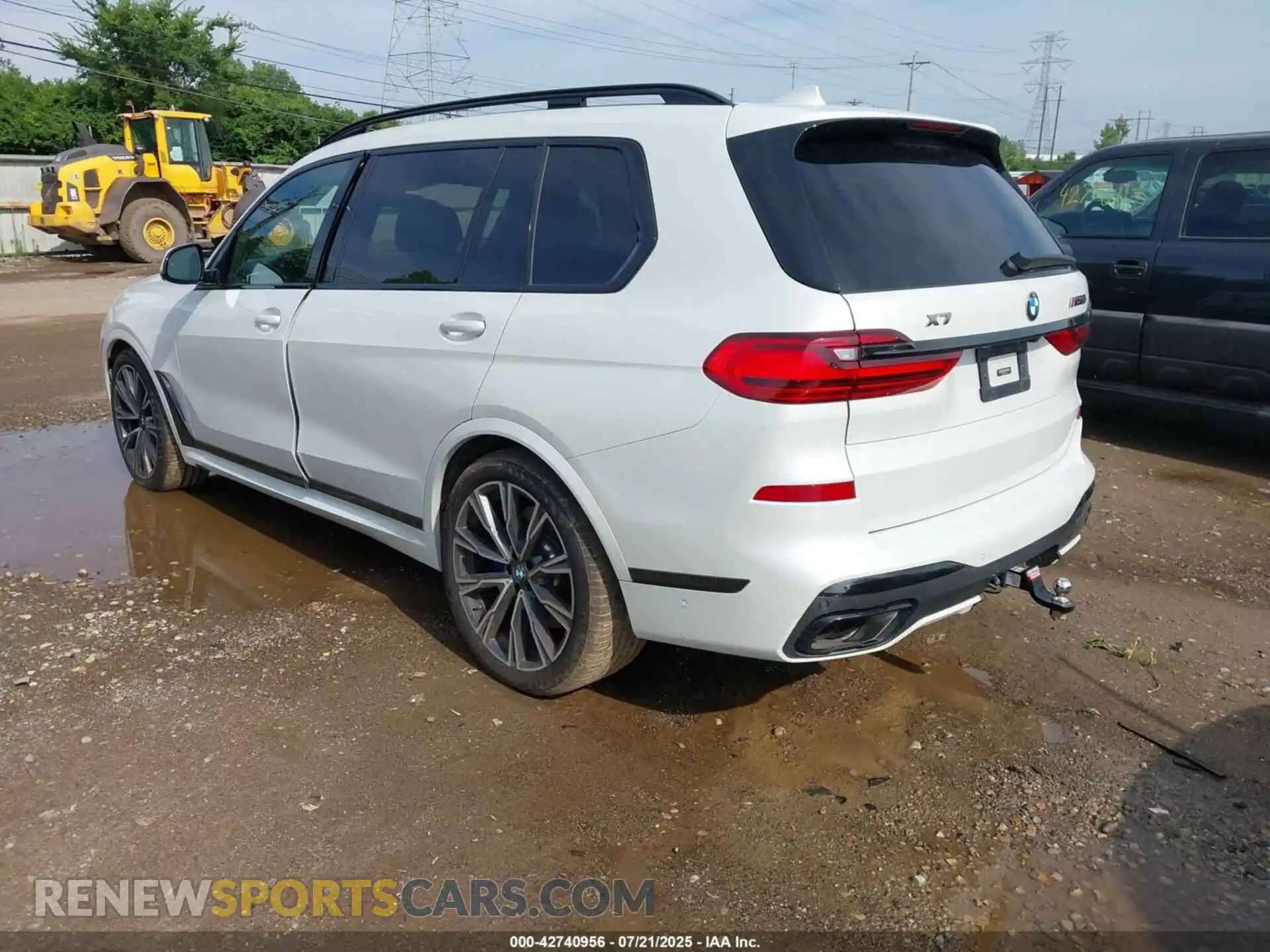 3 Photograph of a damaged car 5UXCX6C09M9G77736 BMW X7 2021