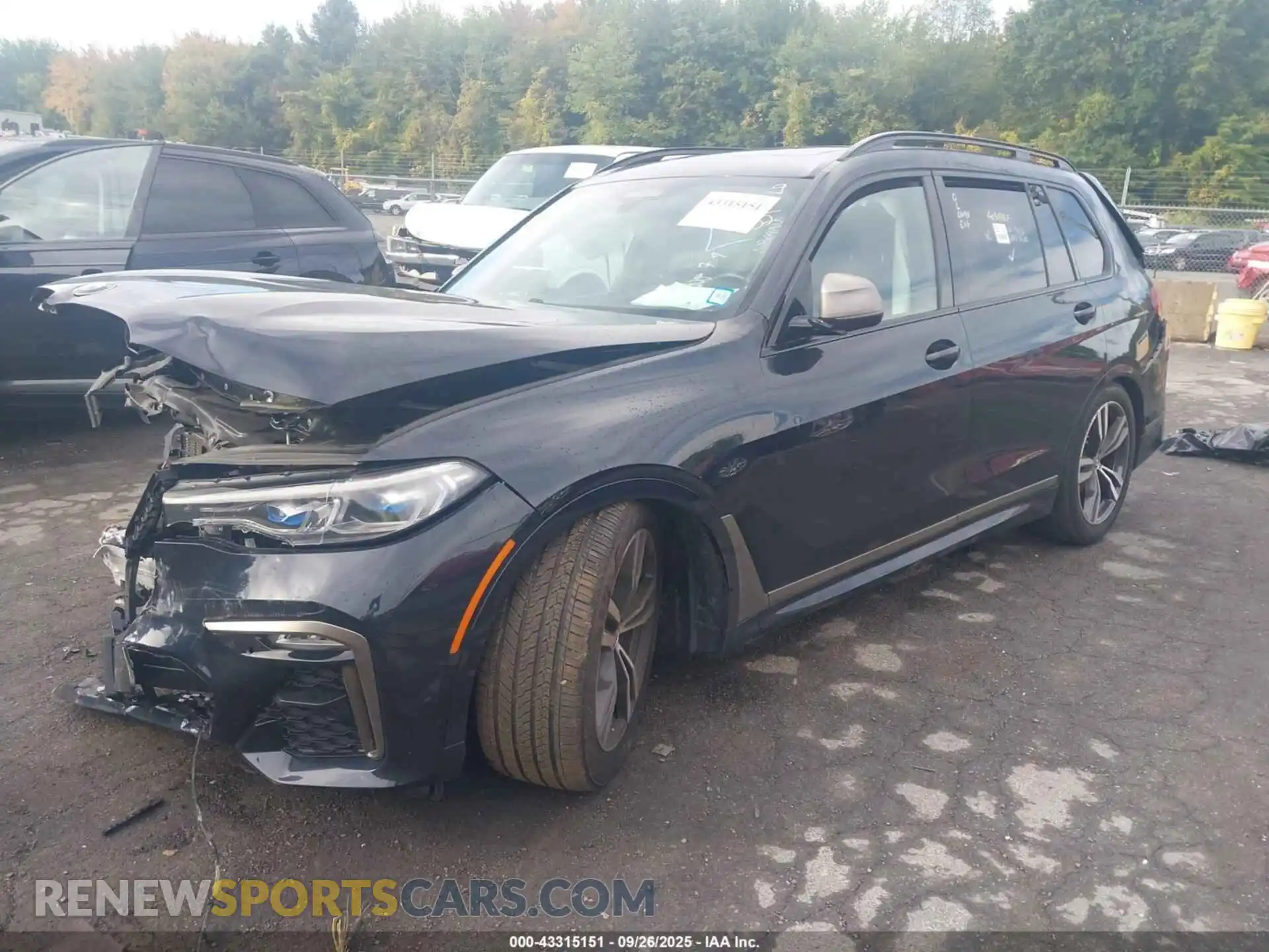2 Фотография поврежденного автомобиля 5UXCX6C09M9H46960 BMW X7 2021