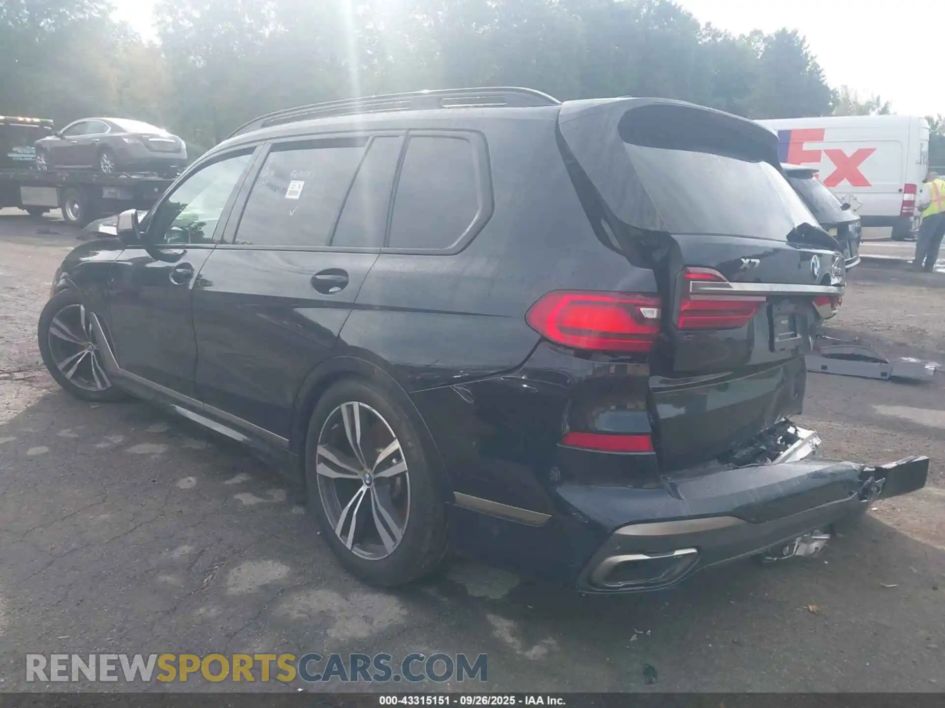 3 Фотография поврежденного автомобиля 5UXCX6C09M9H46960 BMW X7 2021