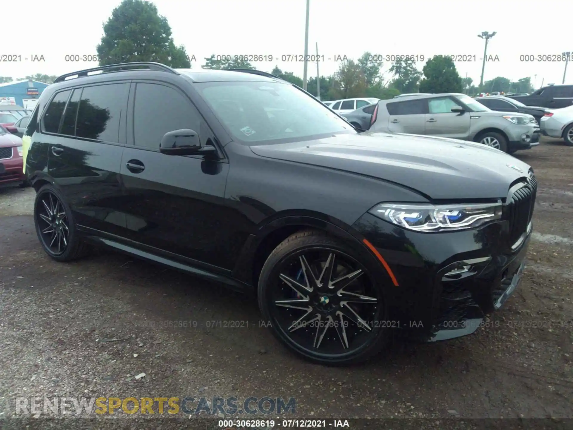 1 Photograph of a damaged car 5UXCX6C0XM9E05258 BMW X7 2021