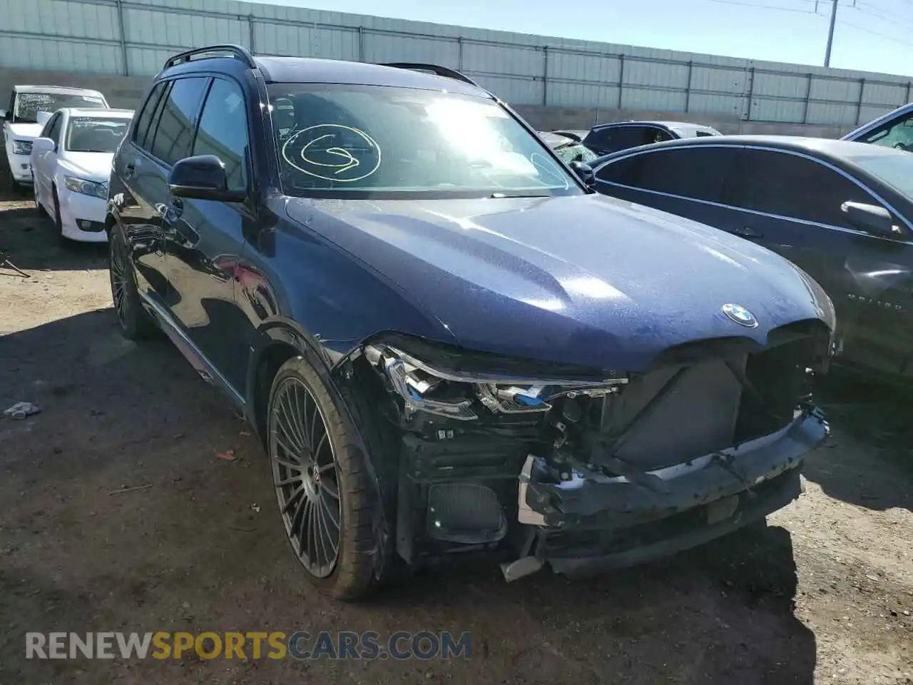 1 Photograph of a damaged car 5UXCX6C18M9F16819 BMW X7 2021