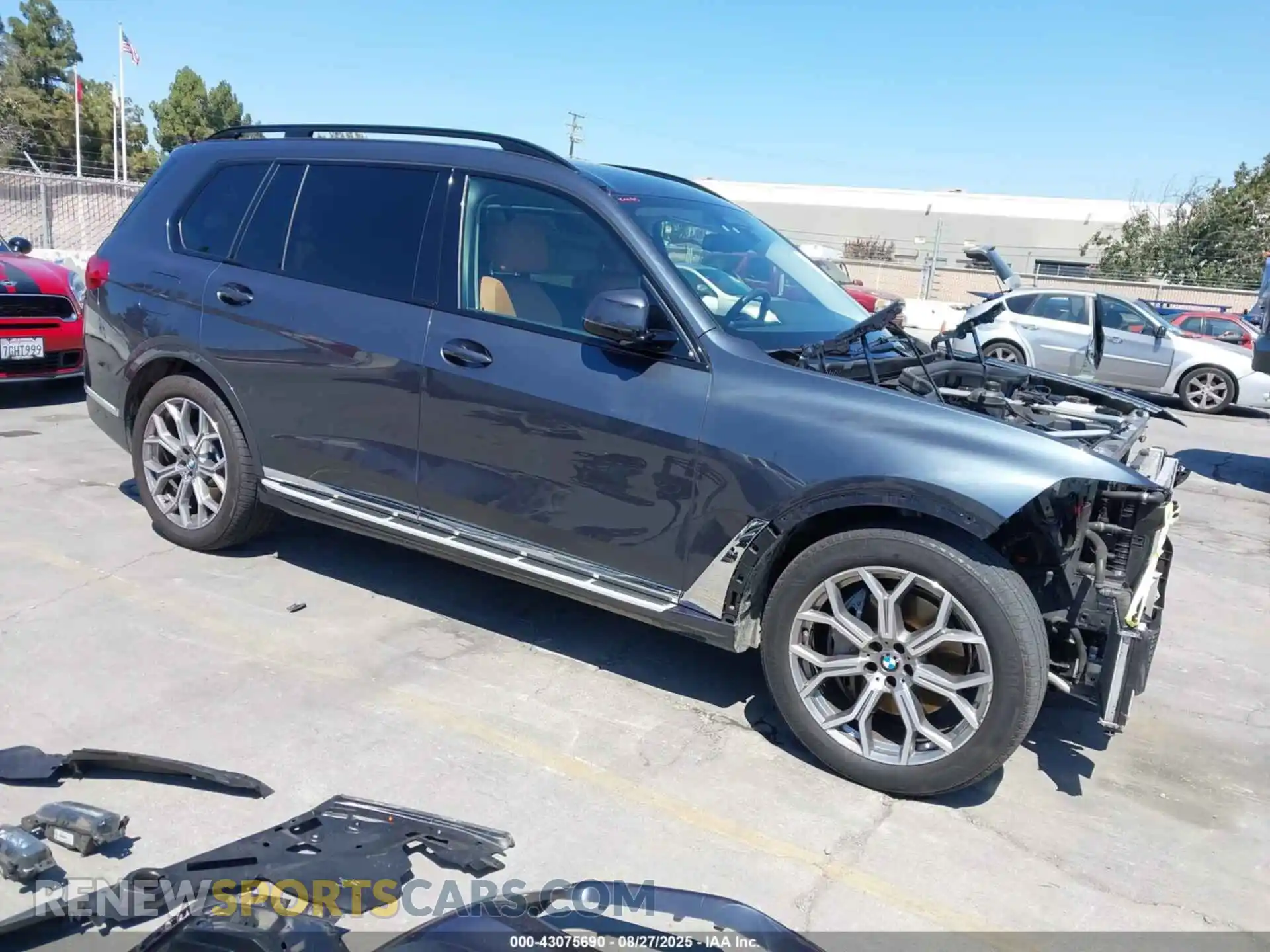 1 Photograph of a damaged car 5UXCW2C01N9M37851 BMW X7 2022