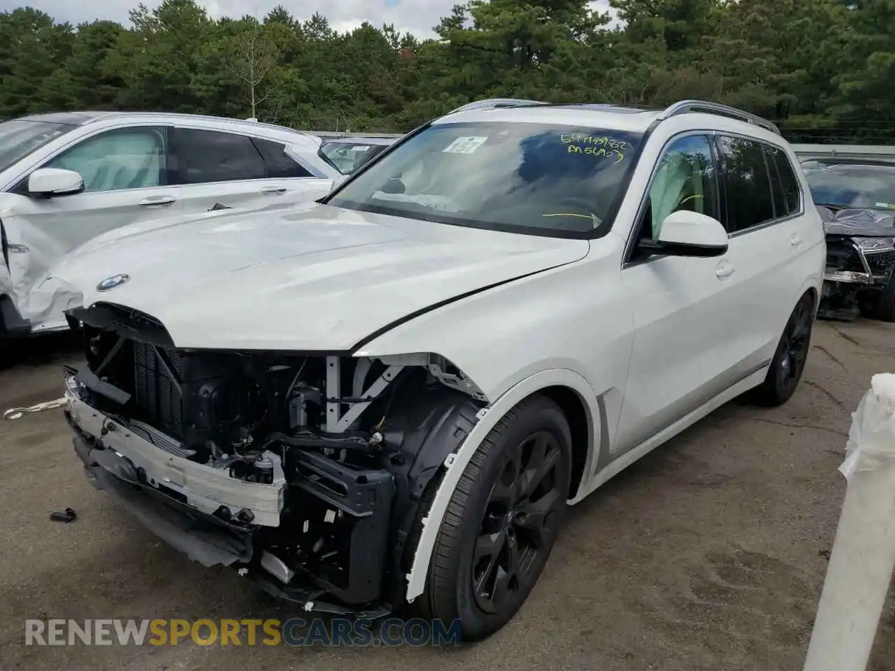2 Photograph of a damaged car 5UXCW2C01N9M56903 BMW X7 2022