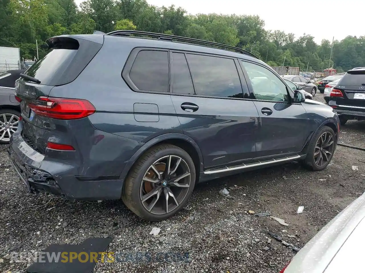 3 Photograph of a damaged car 5UXCW2C02N9K00379 BMW X7 2022