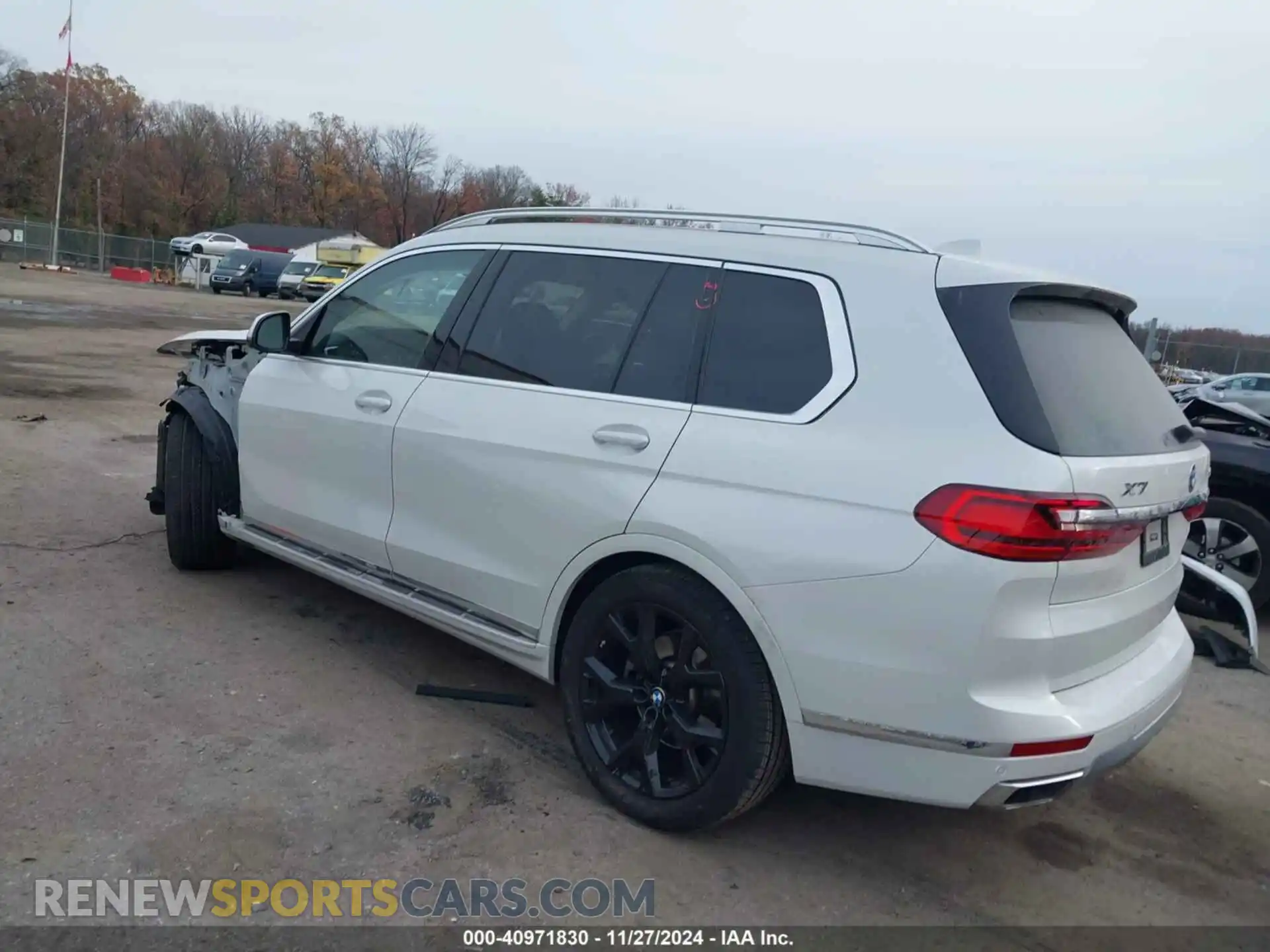 3 Photograph of a damaged car 5UXCW2C02N9K01273 BMW X7 2022