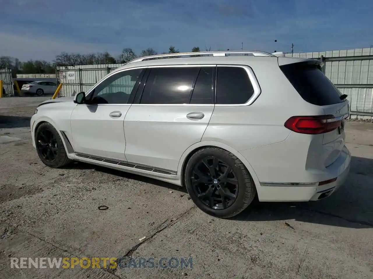 2 Photograph of a damaged car 5UXCW2C02N9L61332 BMW X7 2022