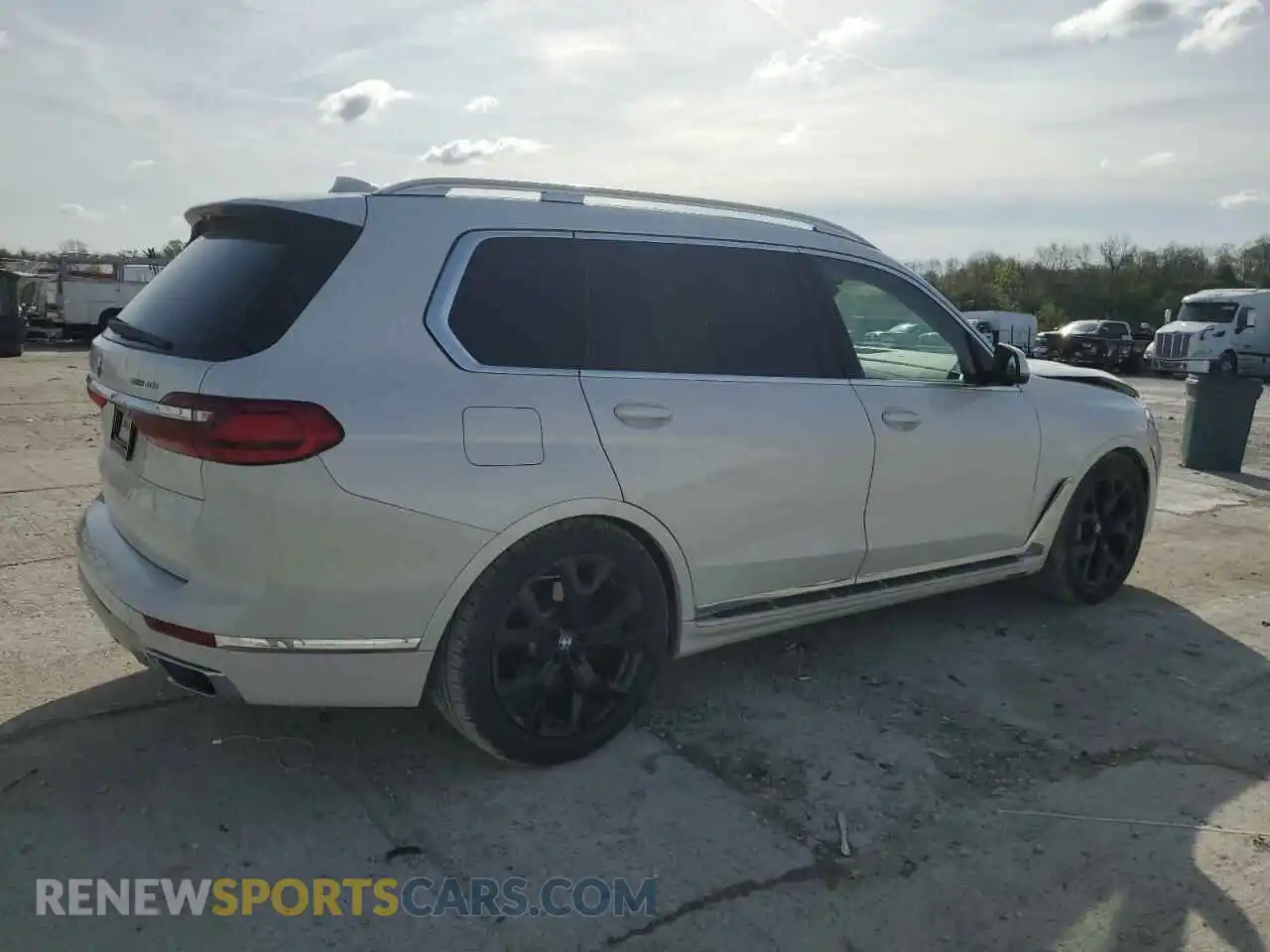 3 Photograph of a damaged car 5UXCW2C02N9L61332 BMW X7 2022